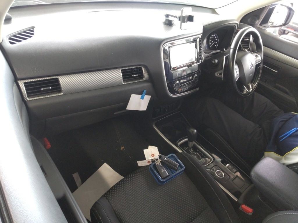 2017 MITSUBISHI Outlander 4WD 24G Safety Package