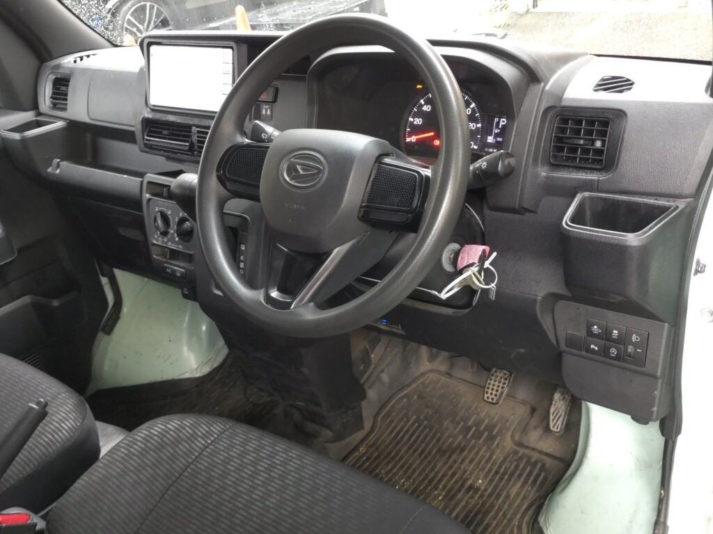 2022 DAIHATSU HIJET Cargo Deluxe