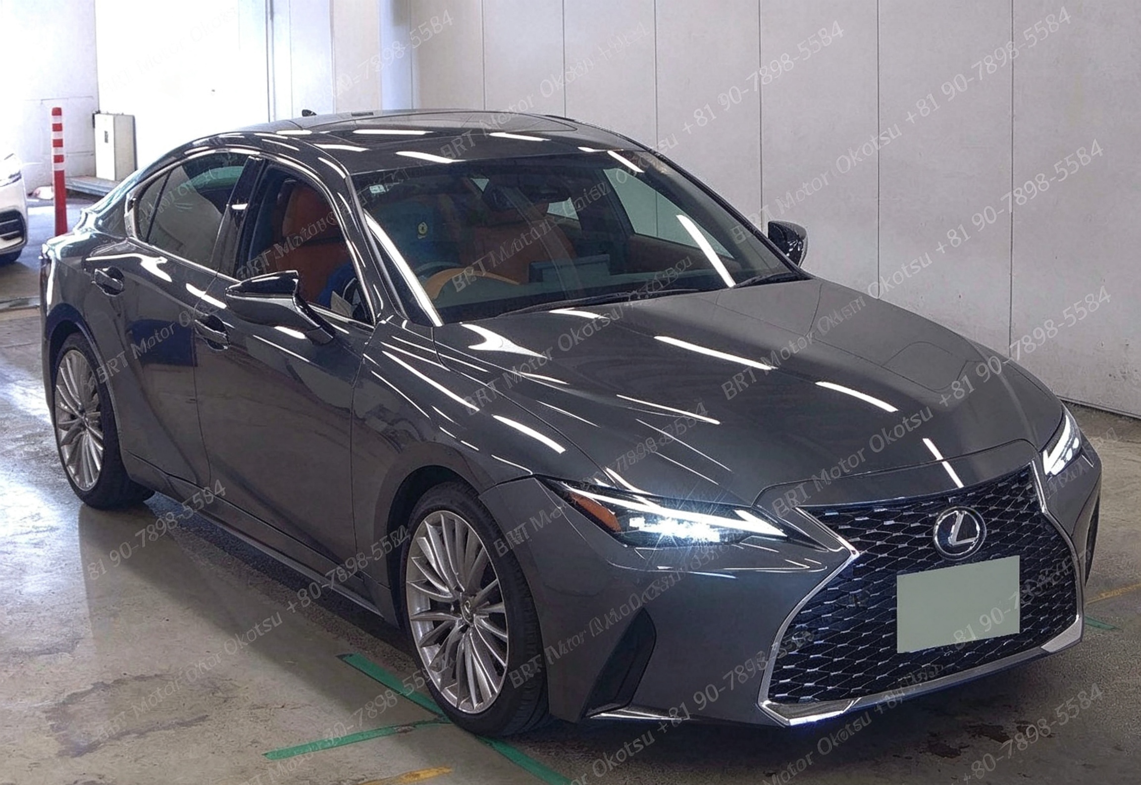 2025 LEXUS IS300H