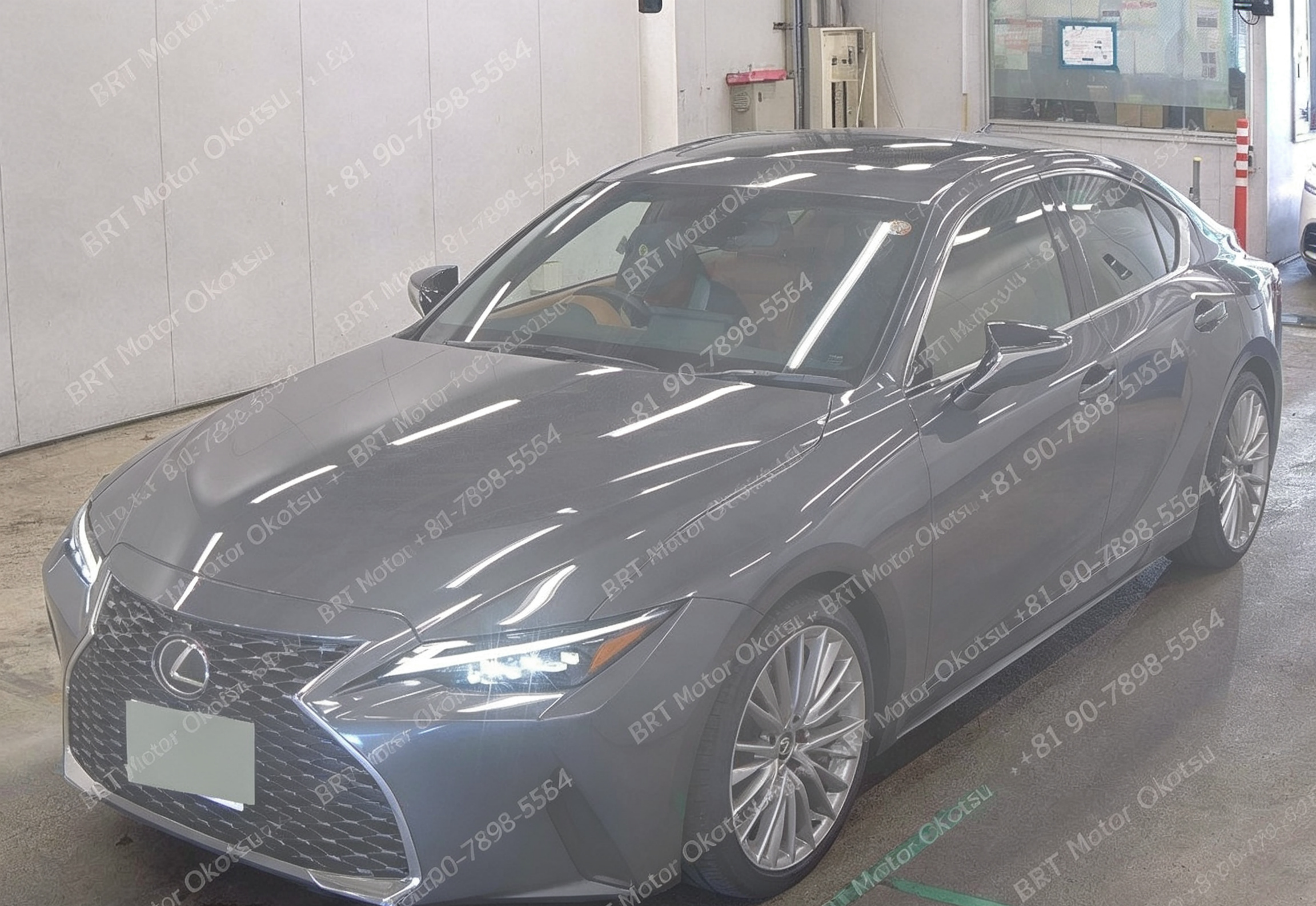 2025 LEXUS IS300H
