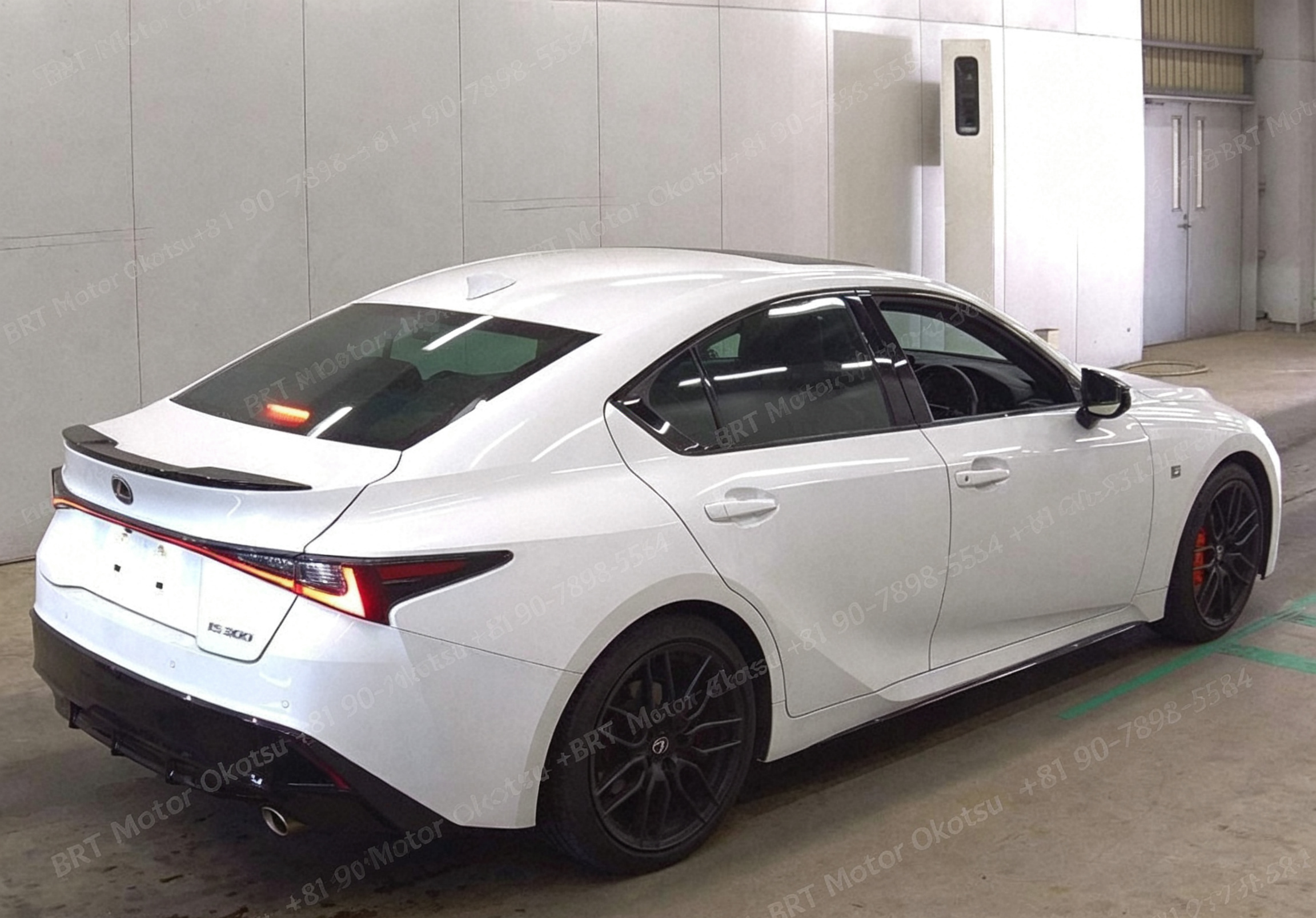 2024 LEXUS IS300
