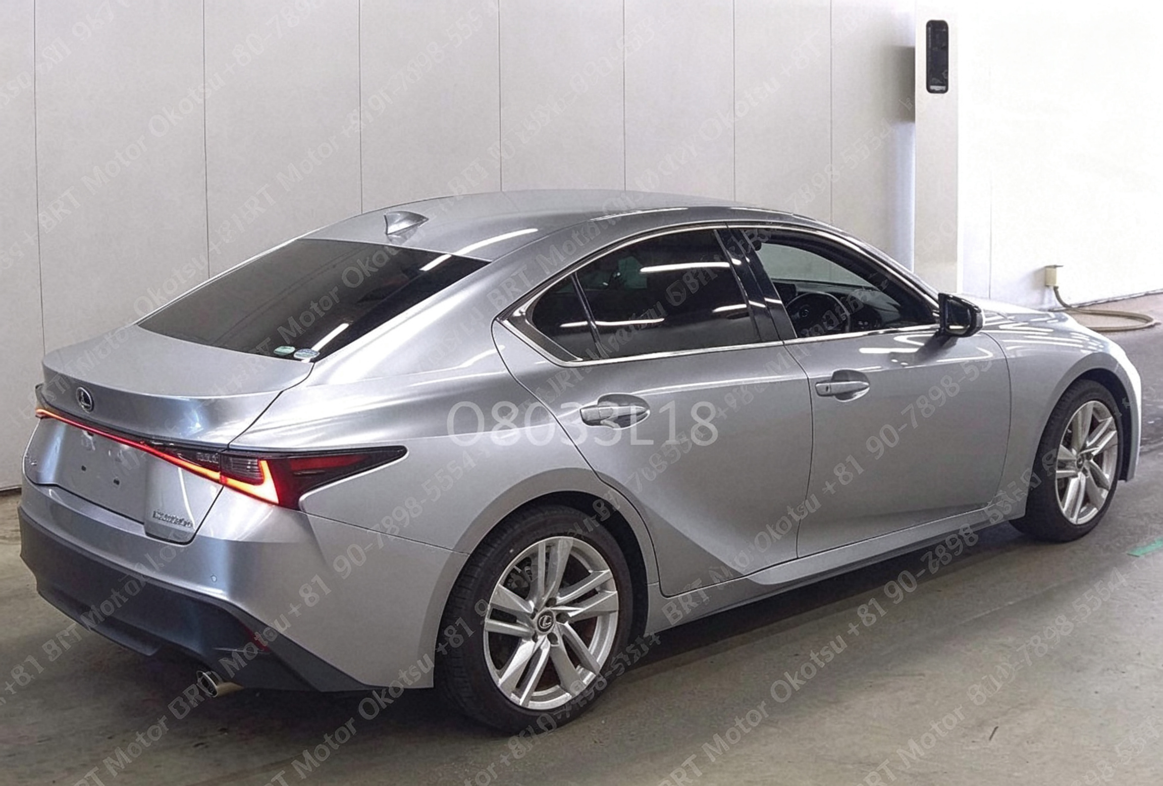 2021 LEXUS IS300H