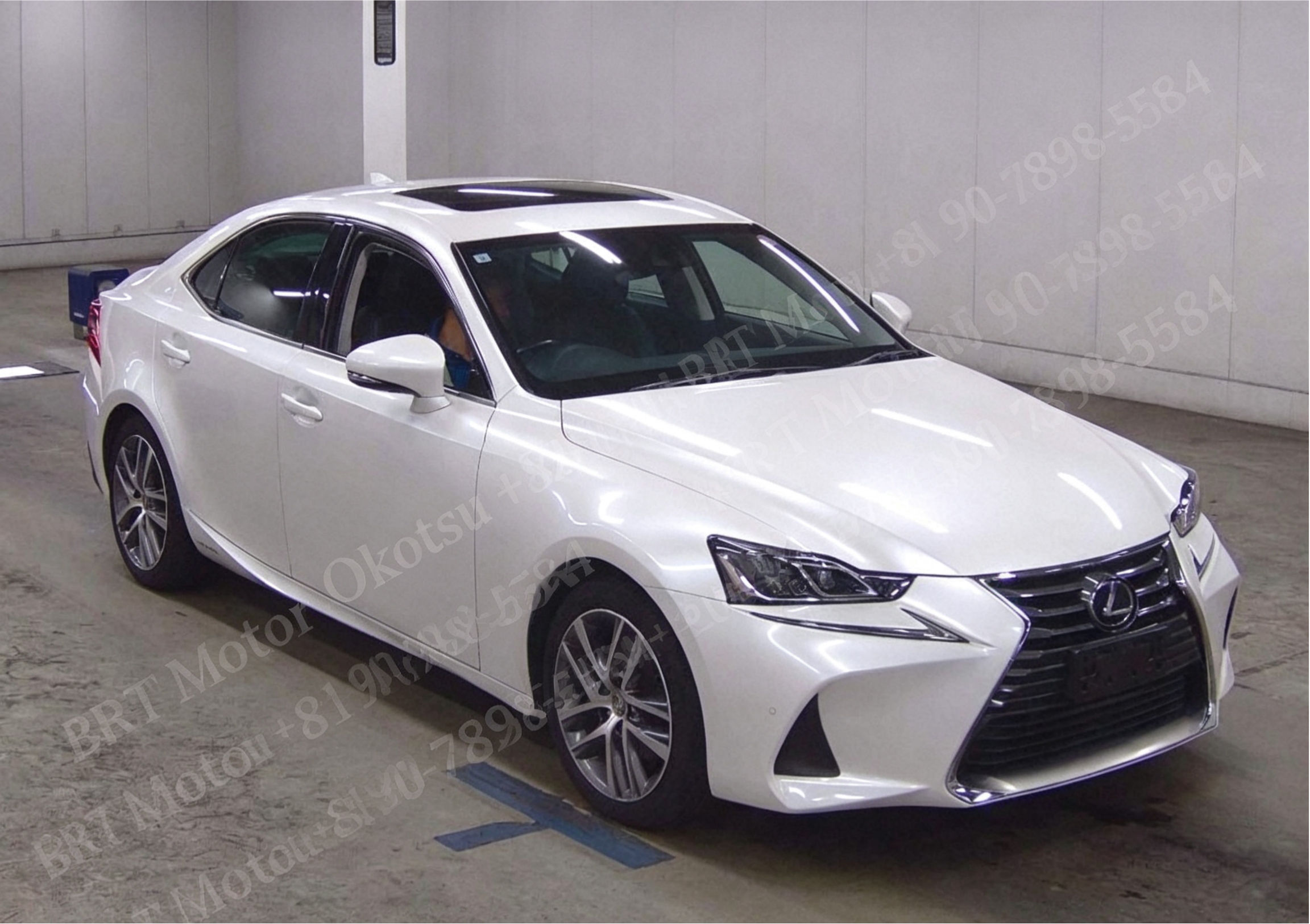 2019 LEXUS IS300H