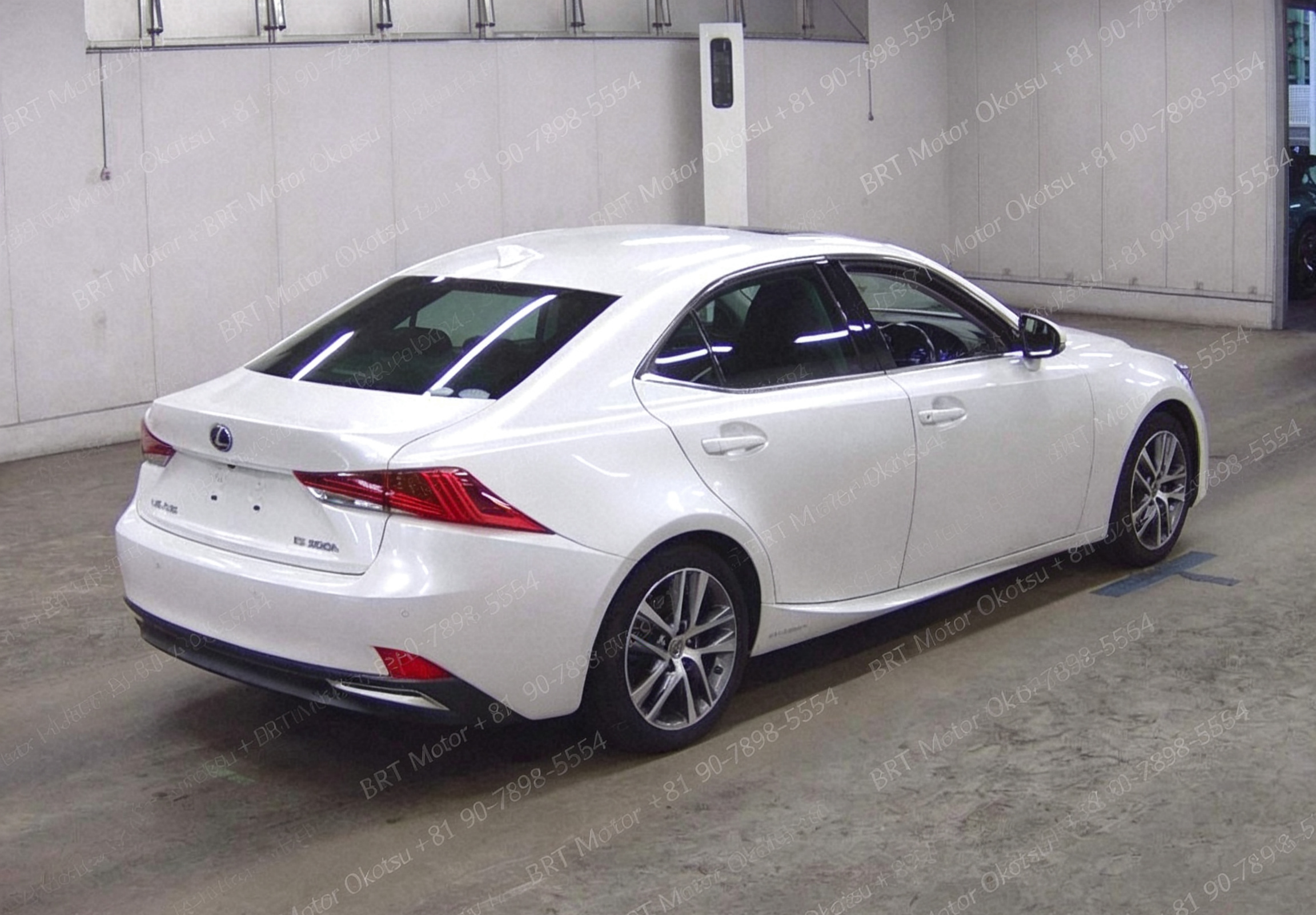 2019 LEXUS IS300H