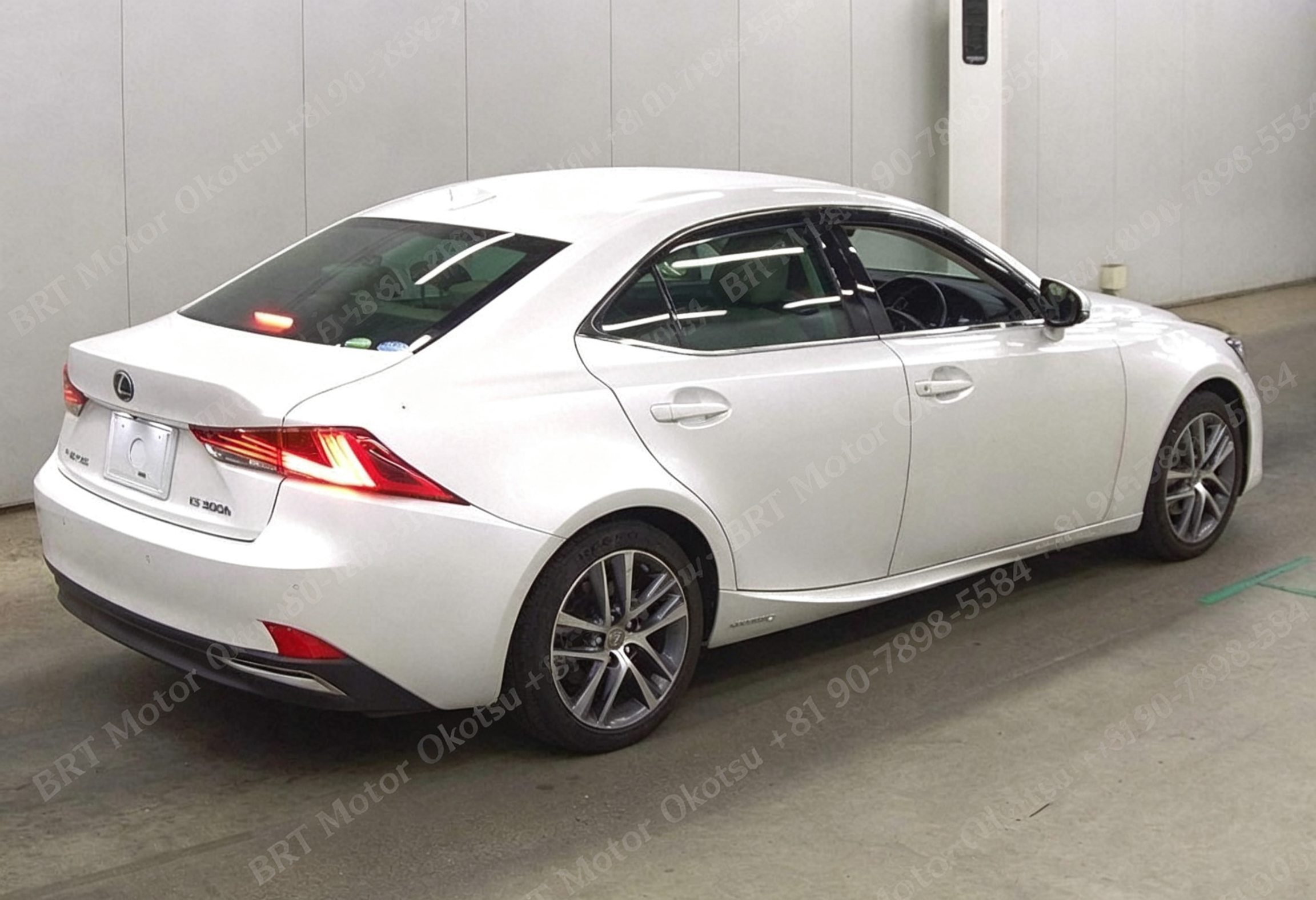 2019 LEXUS IS300H
