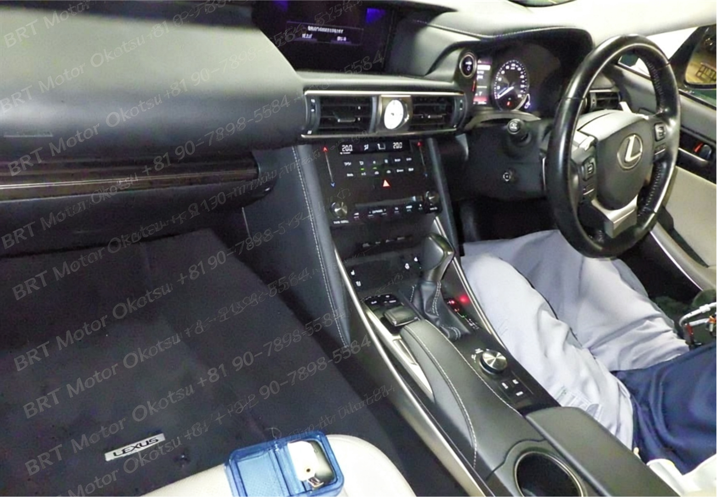 2018 LEXUS IS300