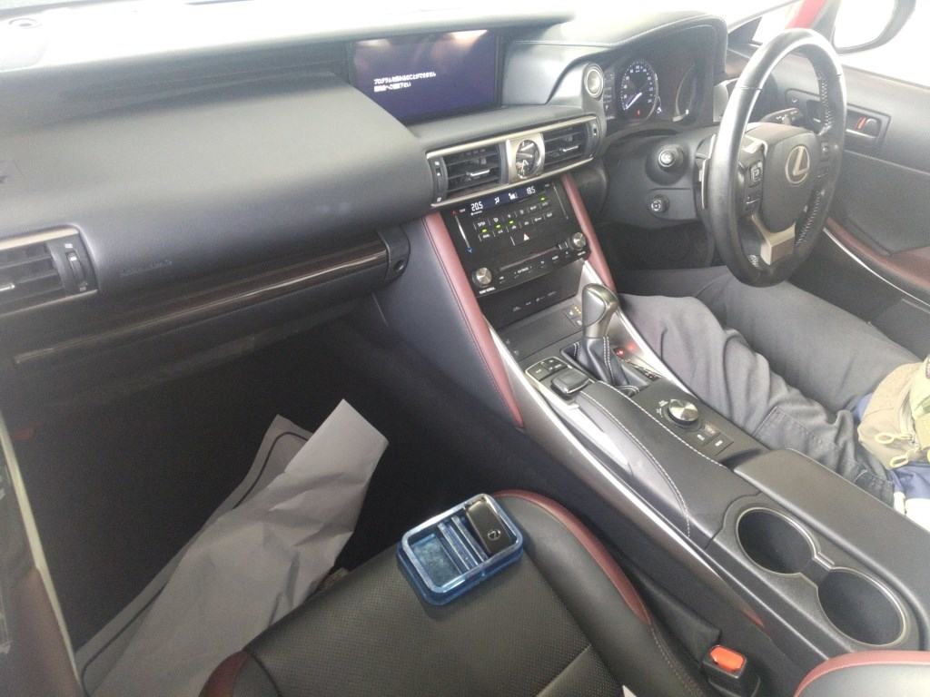 2017 LEXUS IS200T