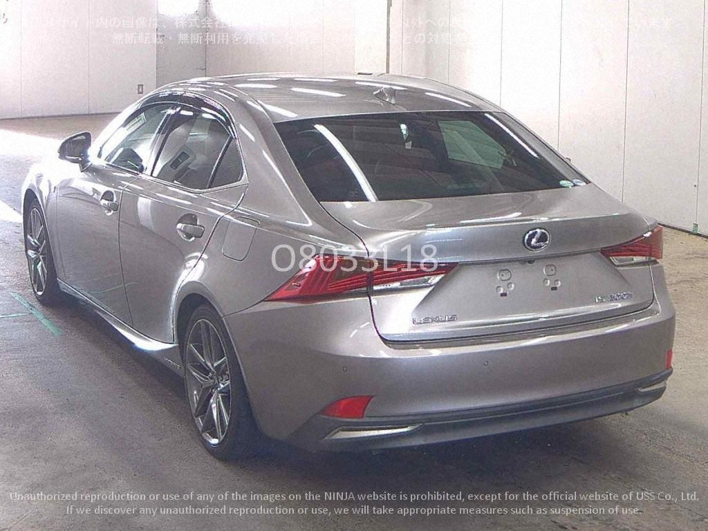 2017 LEXUS IS300H